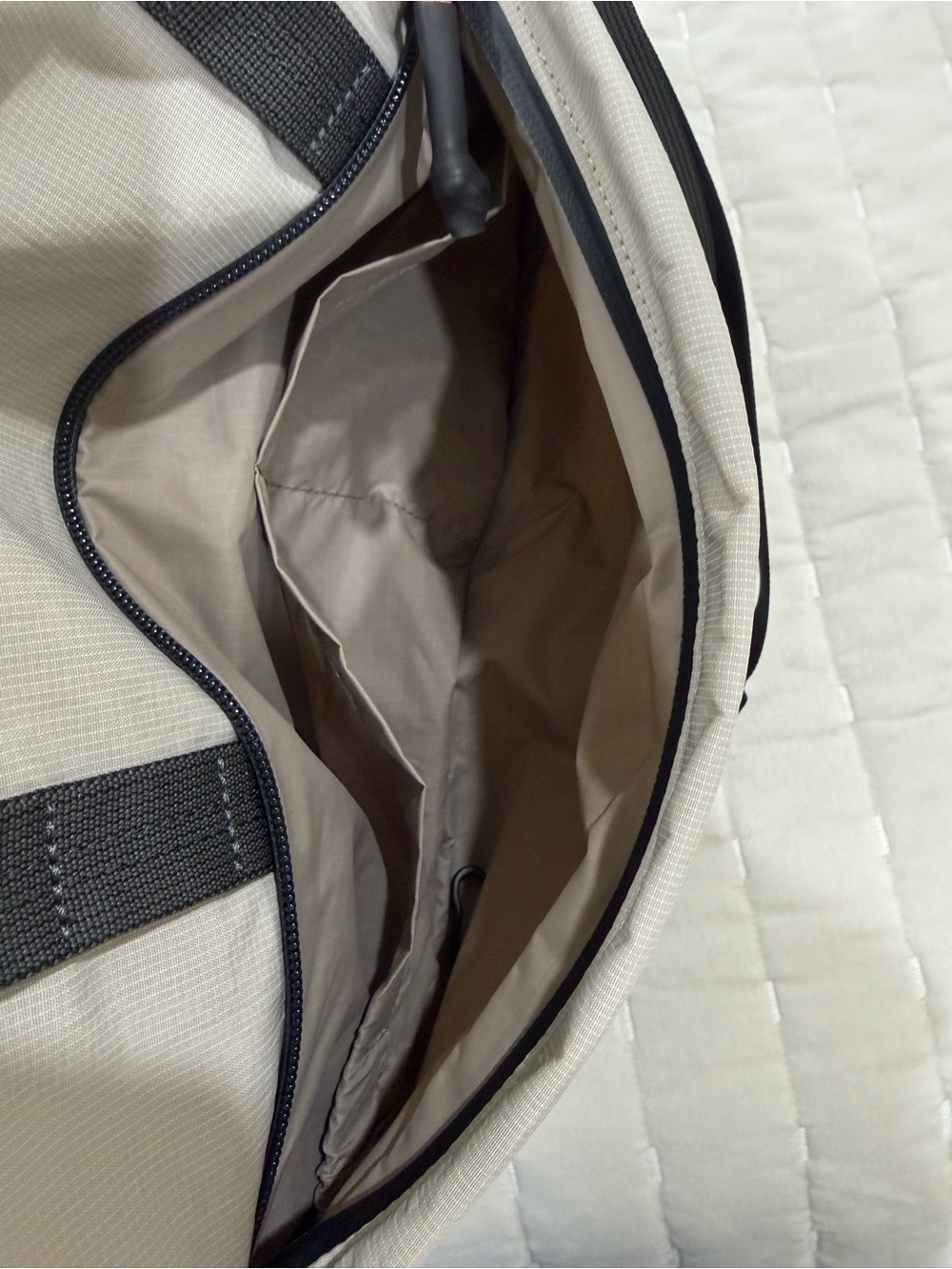 Bellroy Lite Travel Duffel Bag in Ash - Picture 4 of 8